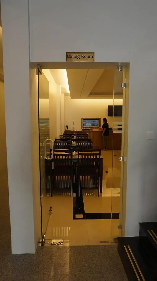 **  Yangon Win Hotel Birmanie